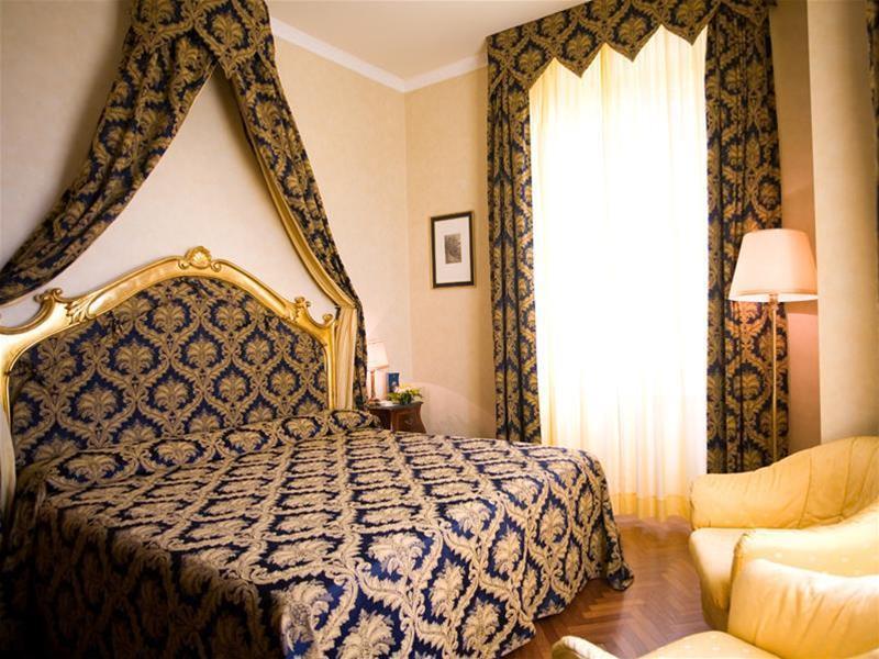 Hotel Vittoria Риччоне Екстер'єр фото